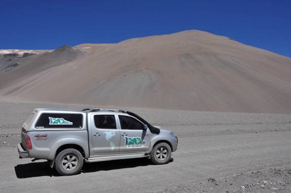 Já na descida dos Andes, a Fiona atravessa os desertos do Parque Nacional Nevado Tres Cruces, região do Paso San Francisco, próximo à Copiapo, no Chile